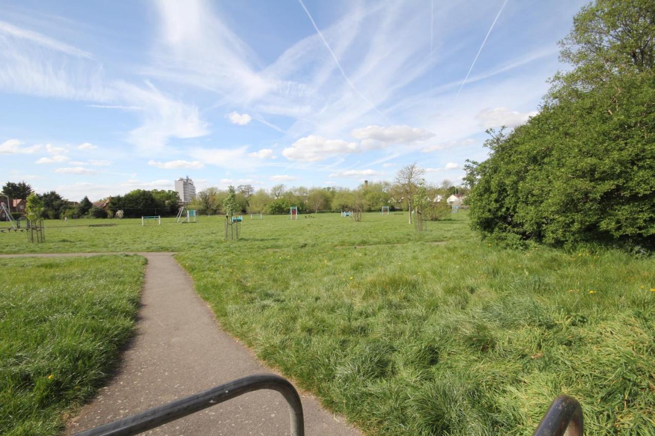 The Greatfields Drive Holiday home Hillingdon